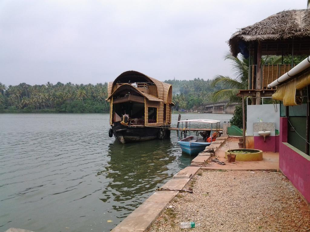 La Mirban Otel Varkala Dış mekan fotoğraf